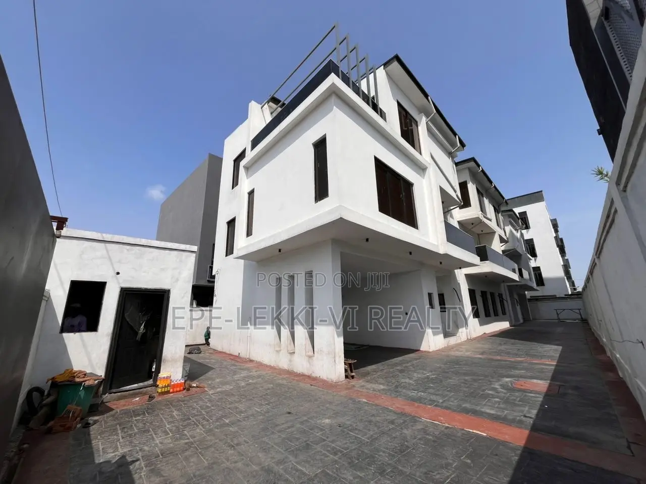 2 Wings of 5-Bedroom Duplex for Commercial Lease in Lekki Phase 1 in Lekki