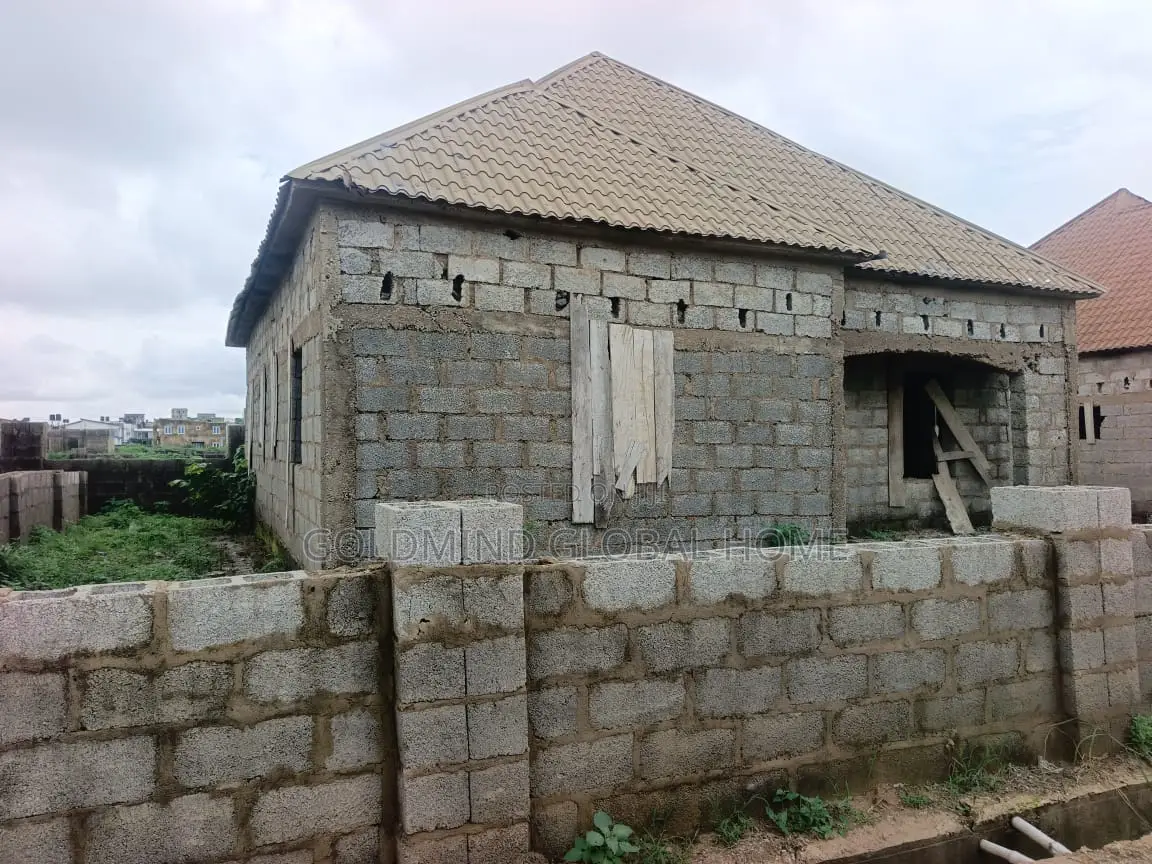 2bdrm Bungalow in Lugbe District. for sale in Sabon Lugbe