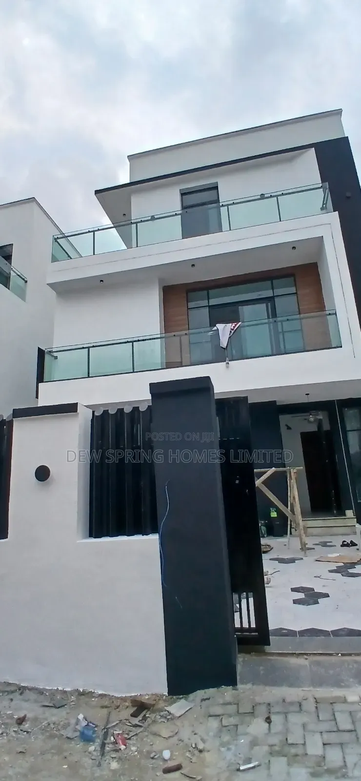 5bdrm Duplex in Chevron Toll-Gate for sale in Chevron
