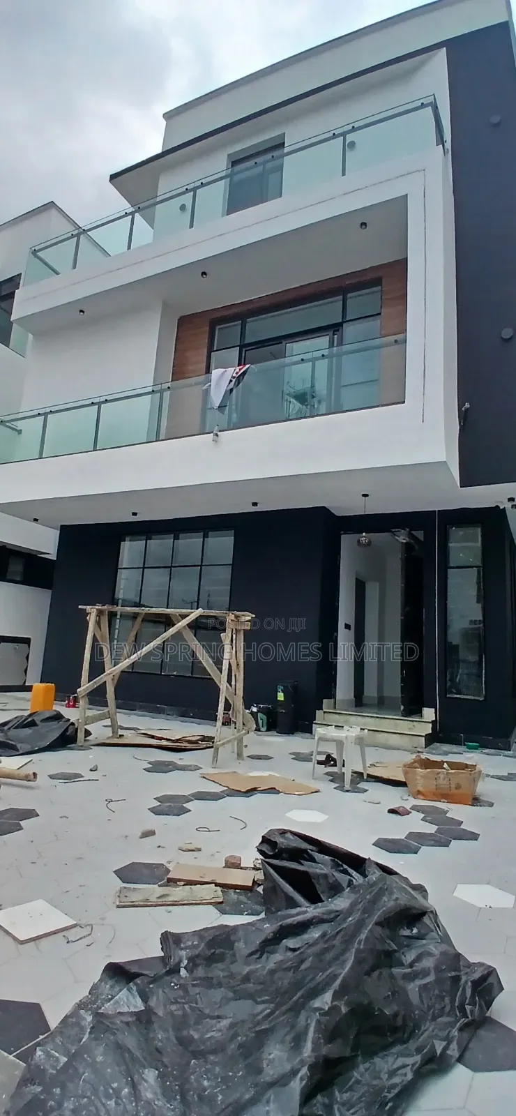 5bdrm Duplex in Chevron Toll-Gate for sale in Chevron