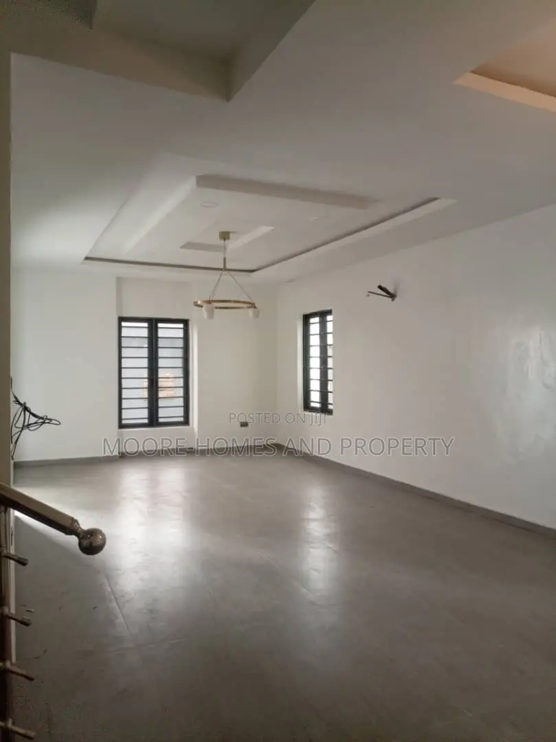 6bdrm Duplex in Magodo Phase 2 for sale in GRA Phase 2 Shangisha