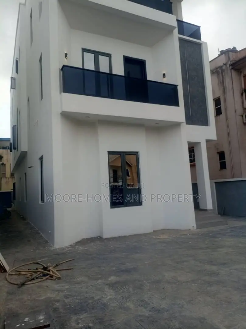 6bdrm Duplex in Magodo Phase 2 for sale in GRA Phase 2 Shangisha