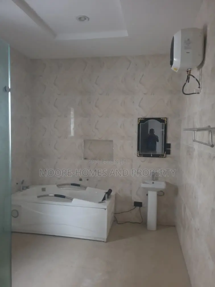 6bdrm Duplex in Magodo Phase 2 for sale in GRA Phase 2 Shangisha