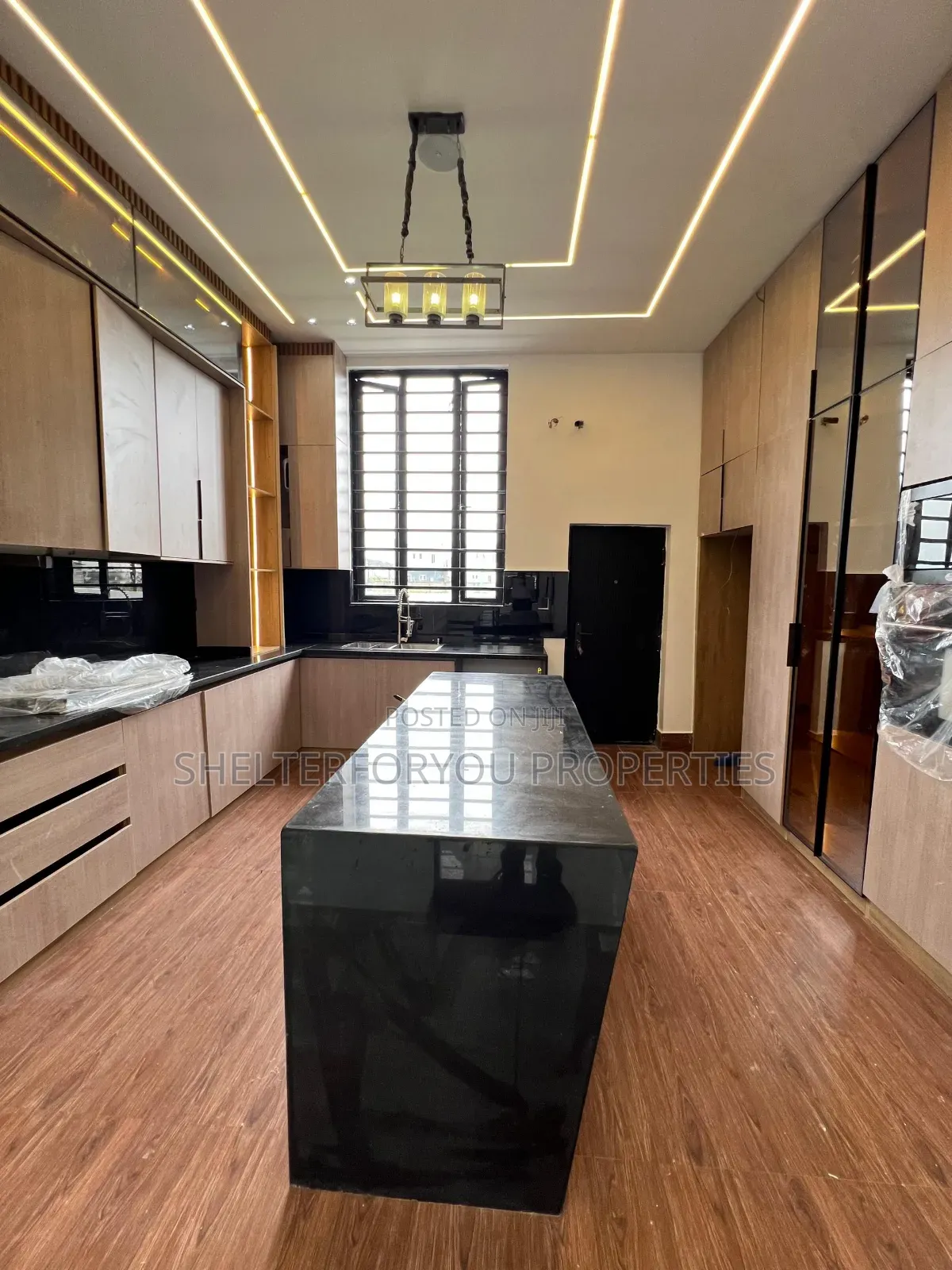 5bdrm House in Off Lekki-Epe Expressway for sale in Off Lekki-Epe Expressway