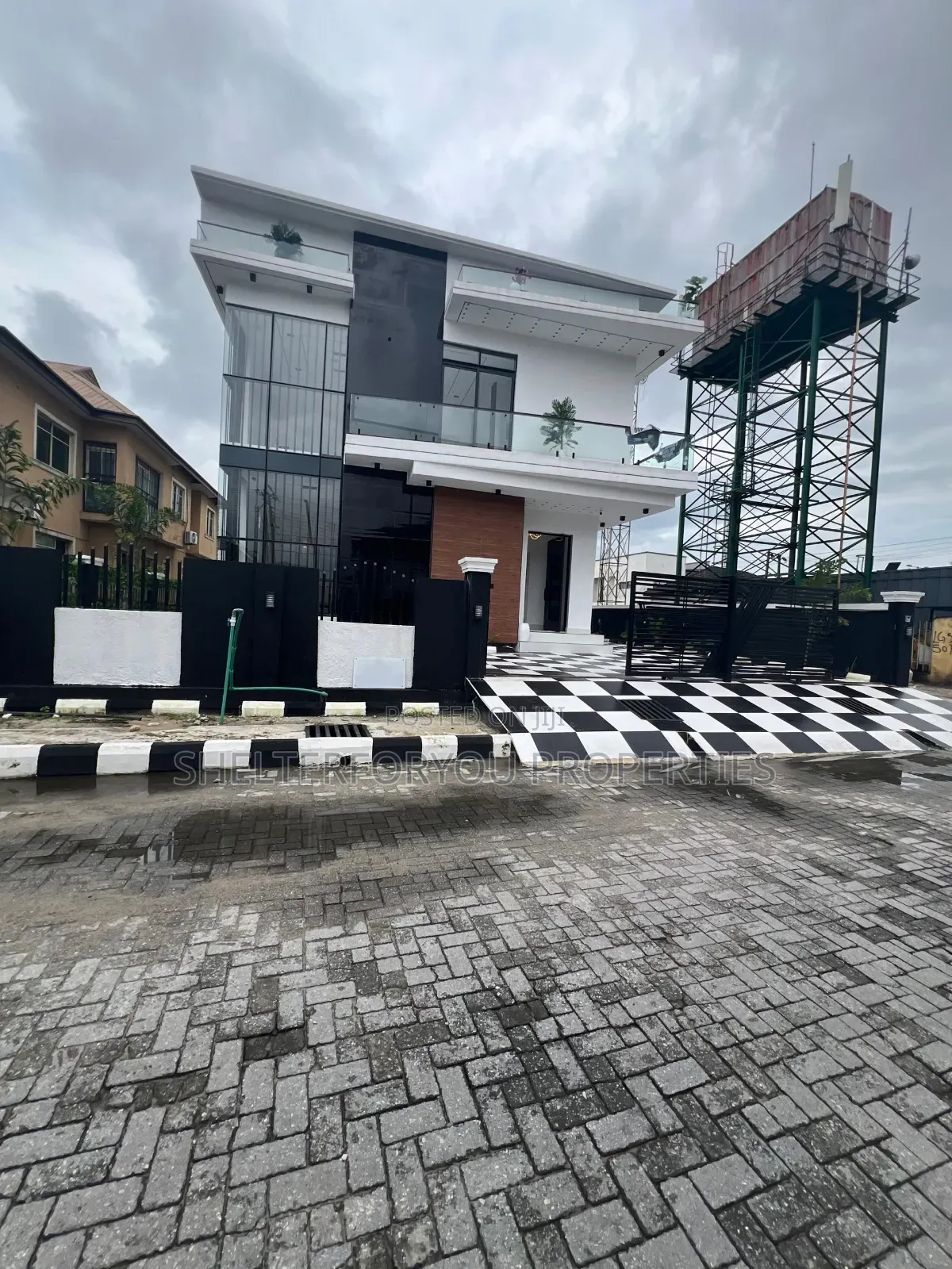 5bdrm Duplex in Off Lekki-Epe Expressway for sale in Off Lekki-Epe Expressway