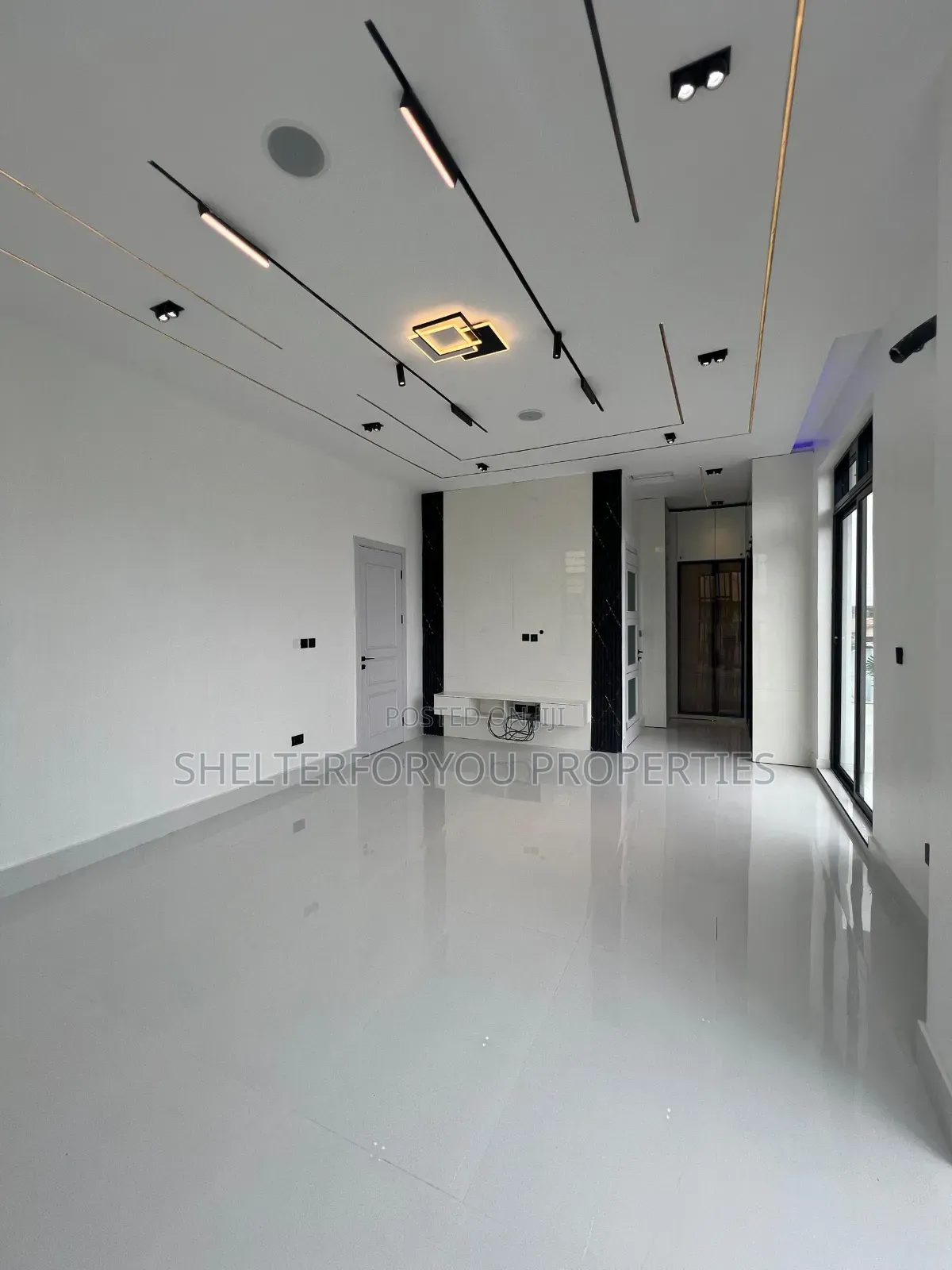 5bdrm Duplex in Off Lekki-Epe Expressway for sale in Off Lekki-Epe Expressway