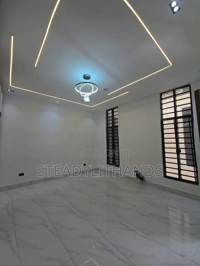 4bdrm Duplex in Chevron for sale in Chevron
