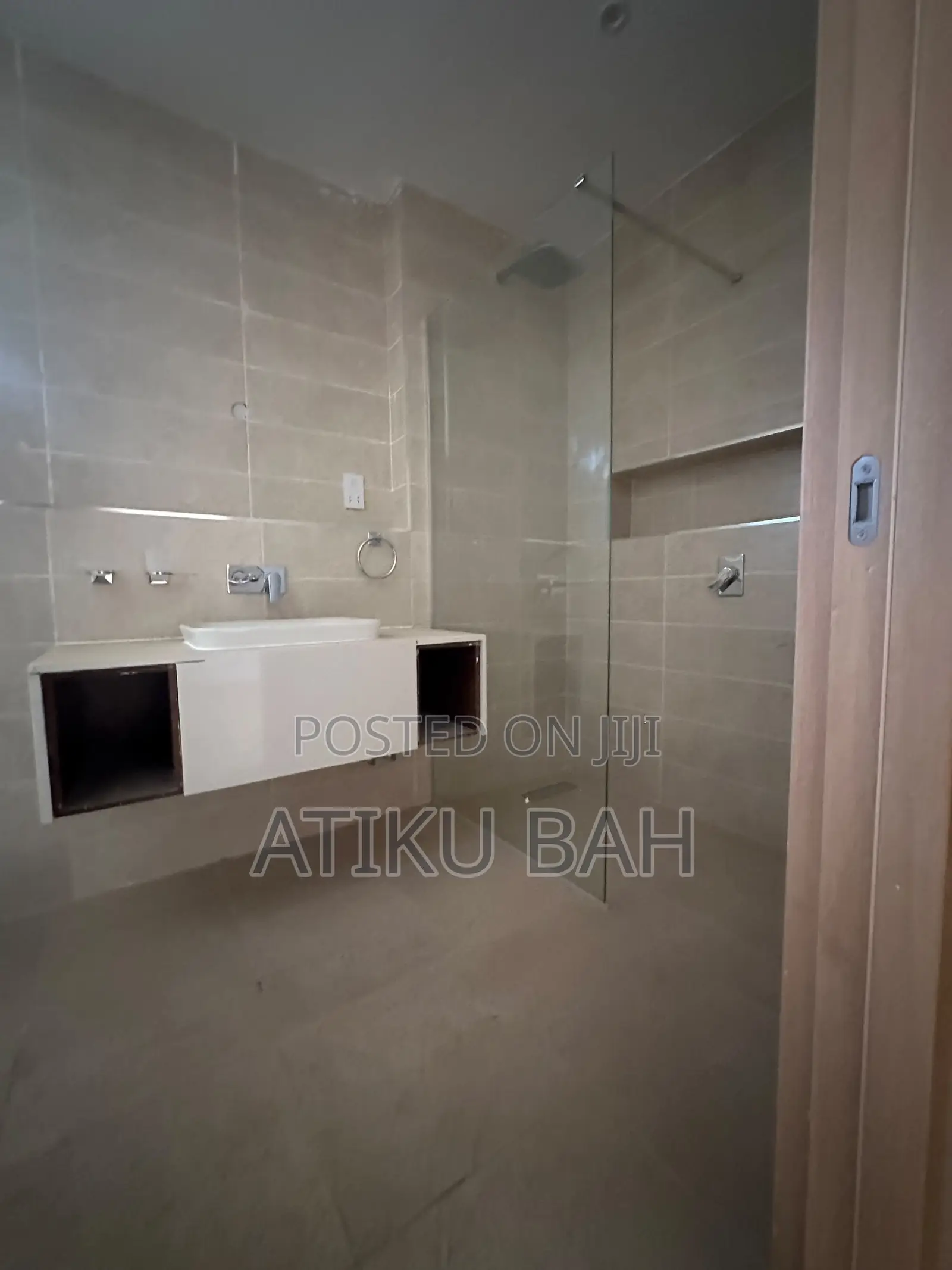 5bdrm Villa in Life Camp for sale in Life Camp