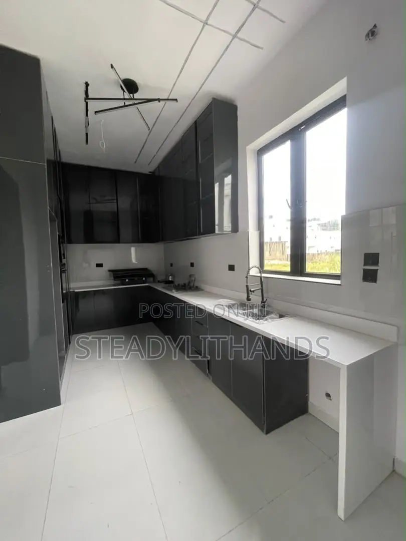 5bdrm Duplex in Off Lekki-Epe Expressway for sale in Off Lekki-Epe Expressway