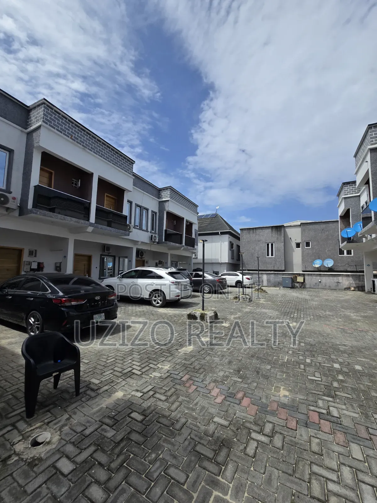 3bdrm Townhouse/Terrace in Ikota for sale in Ikota