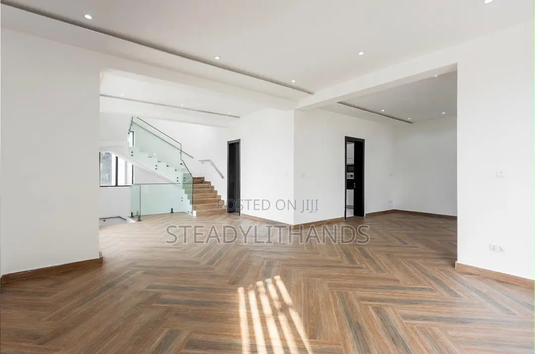 4bdrm Duplex in Chevron for sale in Chevron