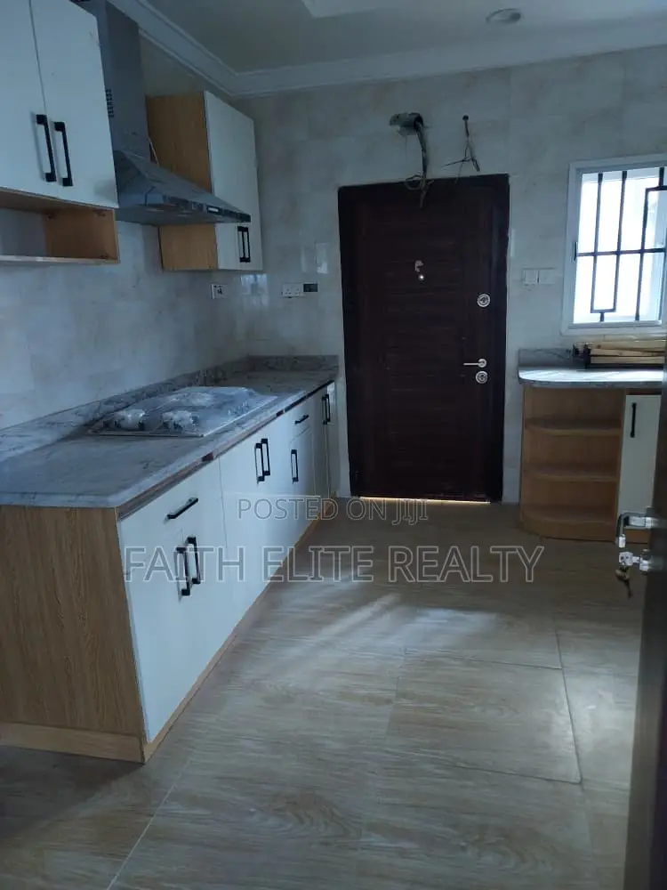 4bdrm Duplex in Lekki County, Ikota for rent in Ikota