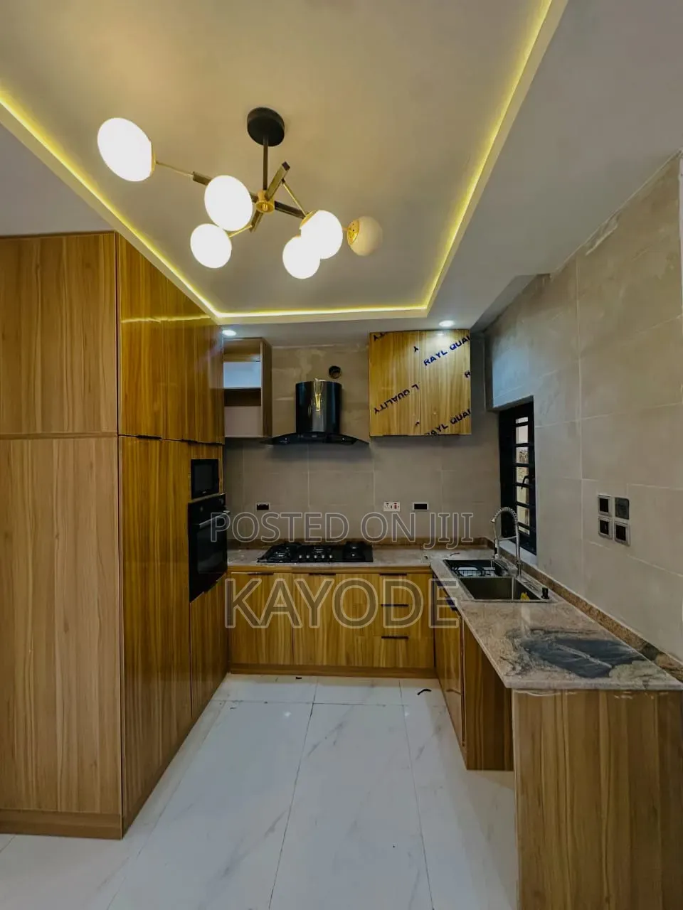 3bdrm Duplex in Ogombo for sale in Ogombo