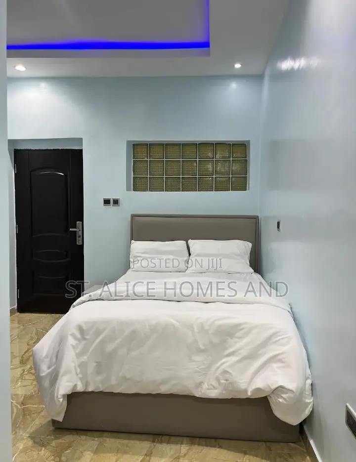 24orty7 Apartment CREME LUXE 3 Bedroom Apartment in Awoyaya
