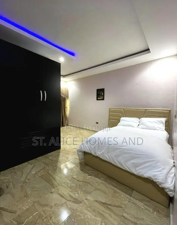24orty7 Apartment CREME LUXE 3 Bedroom Apartment in Awoyaya
