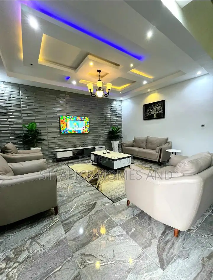 24orty7 Apartment CREME LUXE 3 Bedroom Apartment in Awoyaya