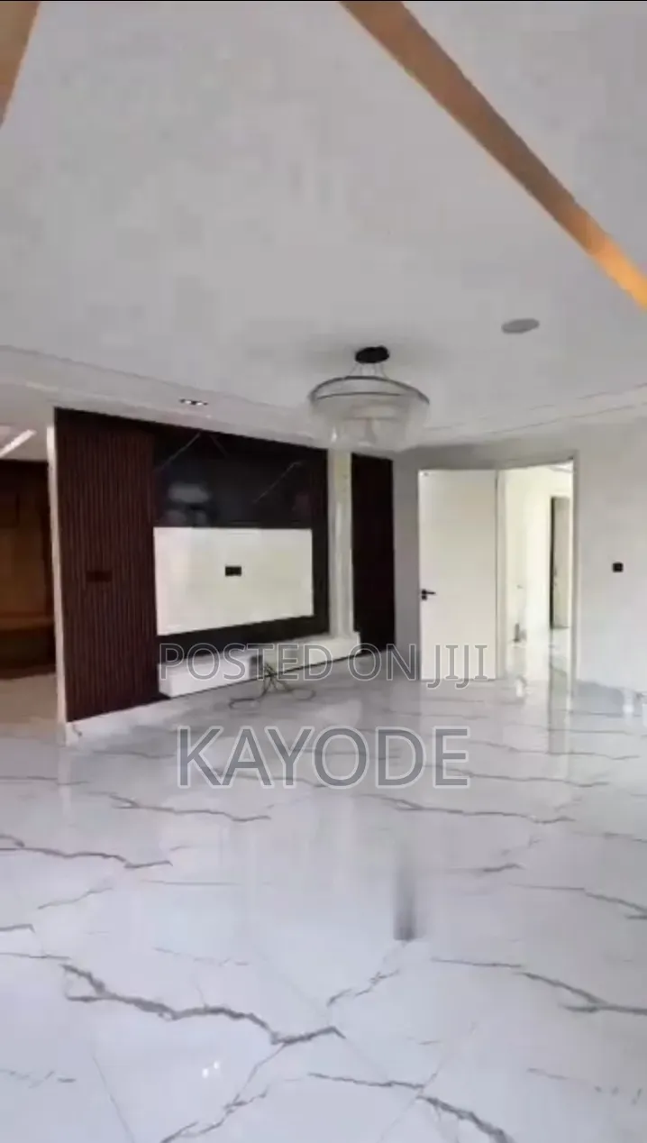 5bdrm Duplex in Lekki Phase 1 for sale in Lekki Phase 1