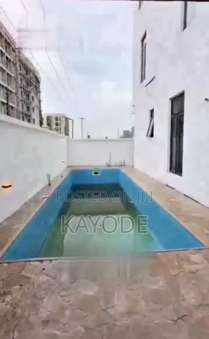 5bdrm Duplex in Lekki Phase 1 for sale in Lekki Phase 1