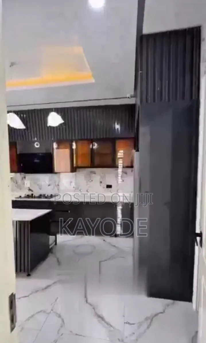 5bdrm Duplex in Lekki Phase 1 for sale in Lekki Phase 1