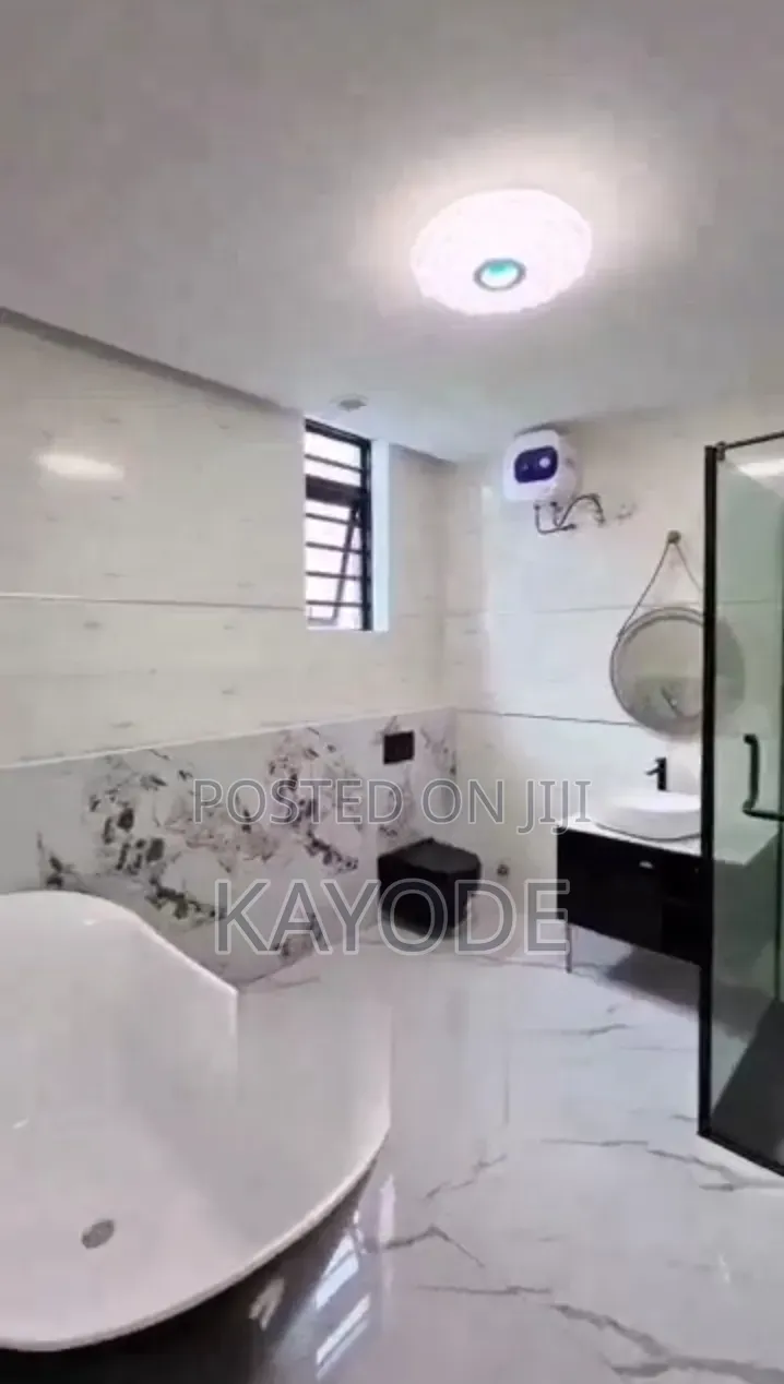 5bdrm Duplex in Lekki Phase 1 for sale in Lekki Phase 1