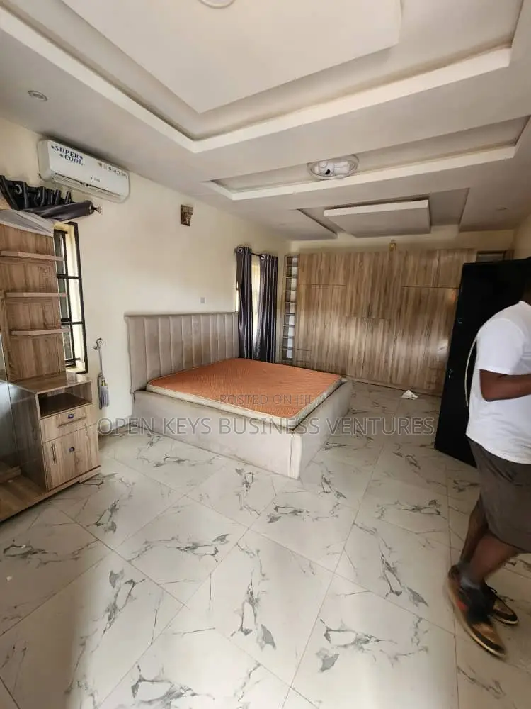 Furnished 3bdrm Duplex in Phdl, Jericho for rent in Jericho