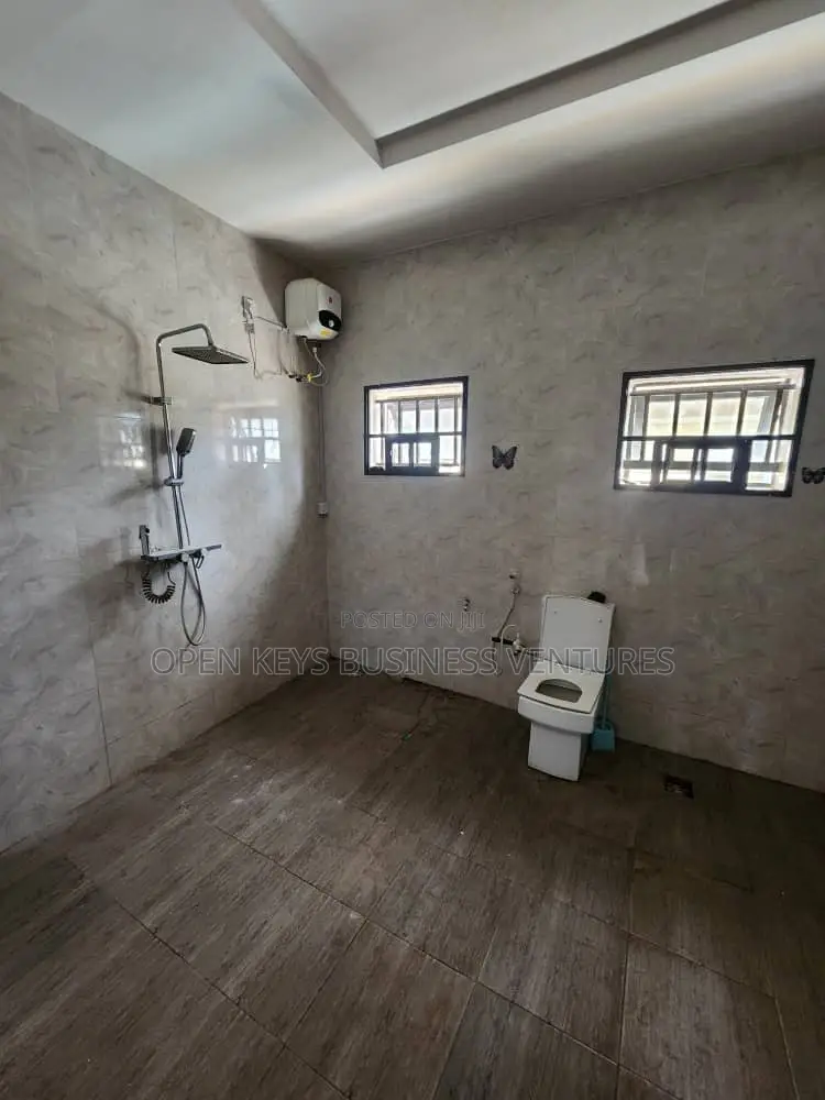 Furnished 3bdrm Duplex in Phdl, Jericho for rent in Jericho