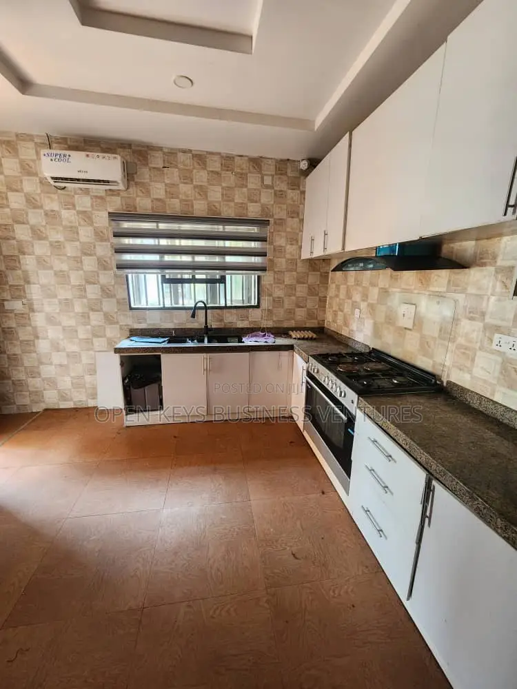 Furnished 3bdrm Duplex in Phdl, Jericho for rent in Jericho
