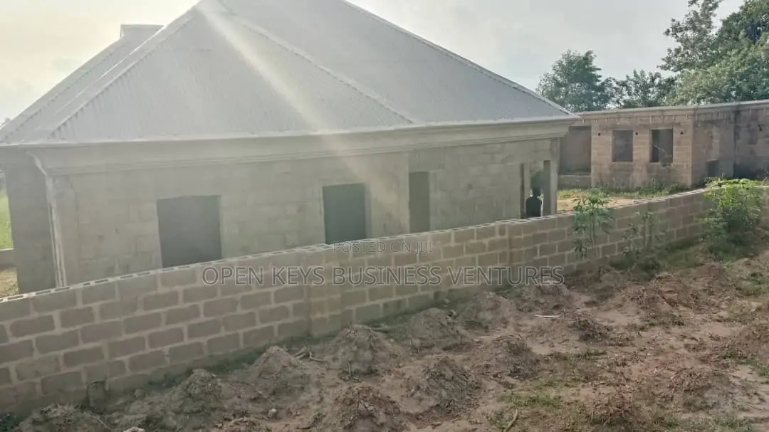 3bdrm Bungalow in Adebanke Est, Jamoje, Apata for sale in Apata