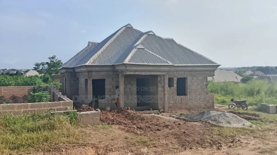 3bdrm Bungalow in Adebanke Est, Jamoje, Apata for sale in Apata