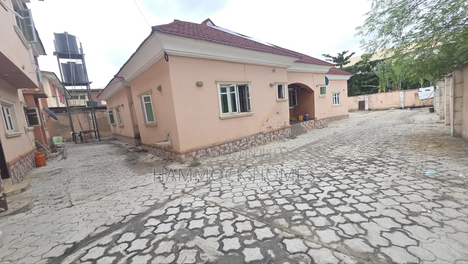 13bdrm Block of Flats in Old Bodija Estate for sale in Old Bodija