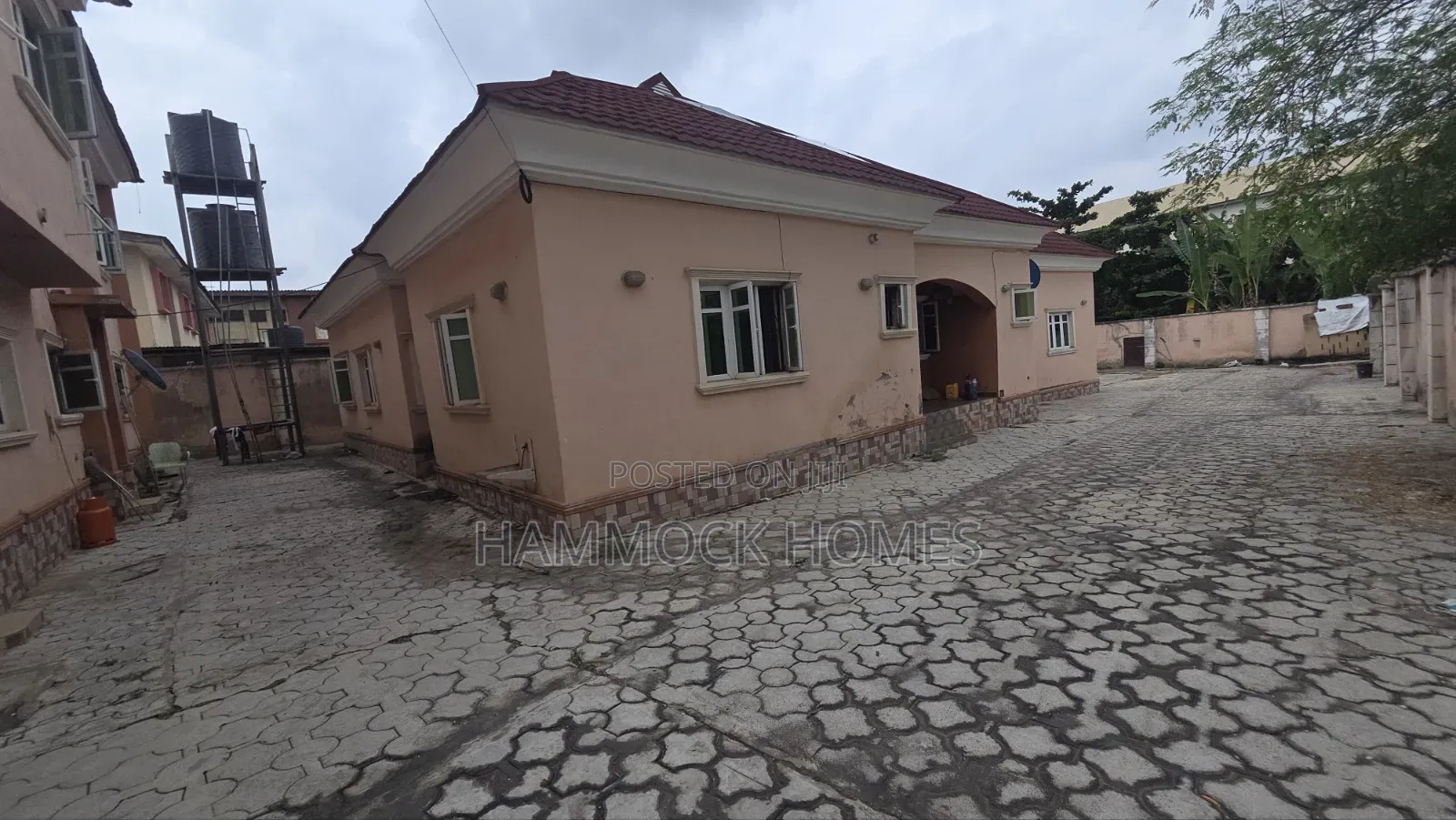 13bdrm Block of Flats in Old Bodija Estate for sale in Old Bodija