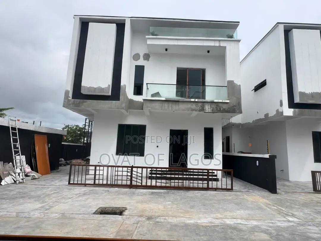 4bdrm Duplex in Jakande for sale in Jakande