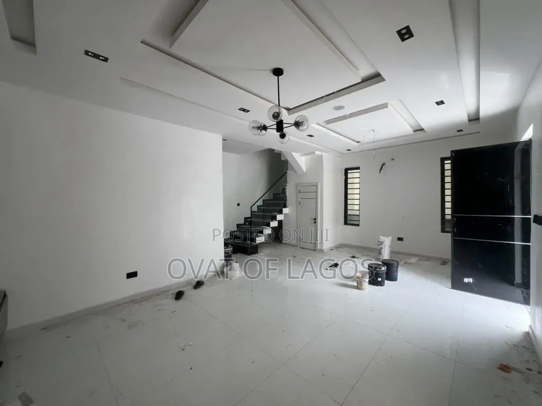 4bdrm Duplex in Jakande for sale in Jakande
