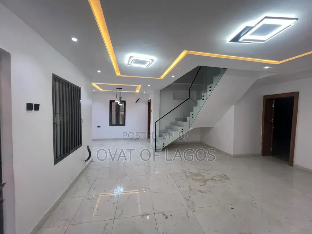 4bdrm Duplex in Lekki Phase 1 for rent in Lekki Phase 1