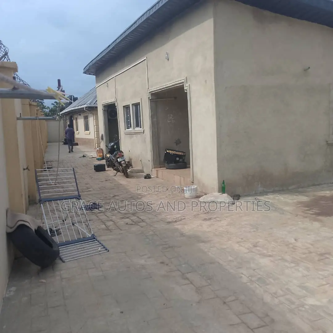 2bdrm Bungalow in Idotun Quarters, Ijebu Ode for sale in Ijebu Ode