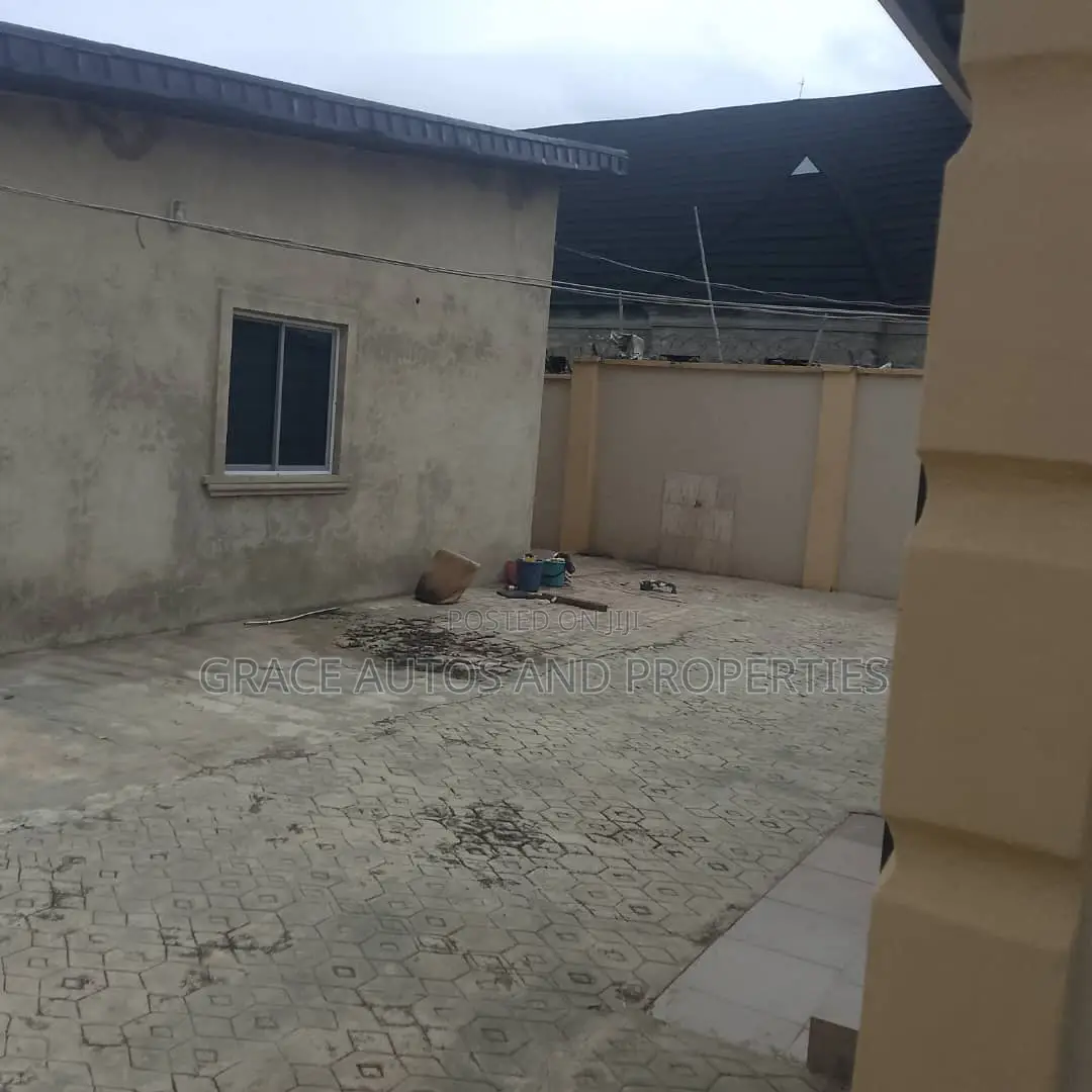2bdrm Bungalow in Idotun Quarters, Ijebu Ode for sale in Ijebu Ode