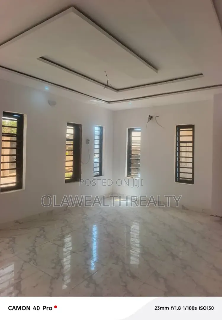 4bdrm Duplex in Okebadan Estate, Akobo for sale in Akobo