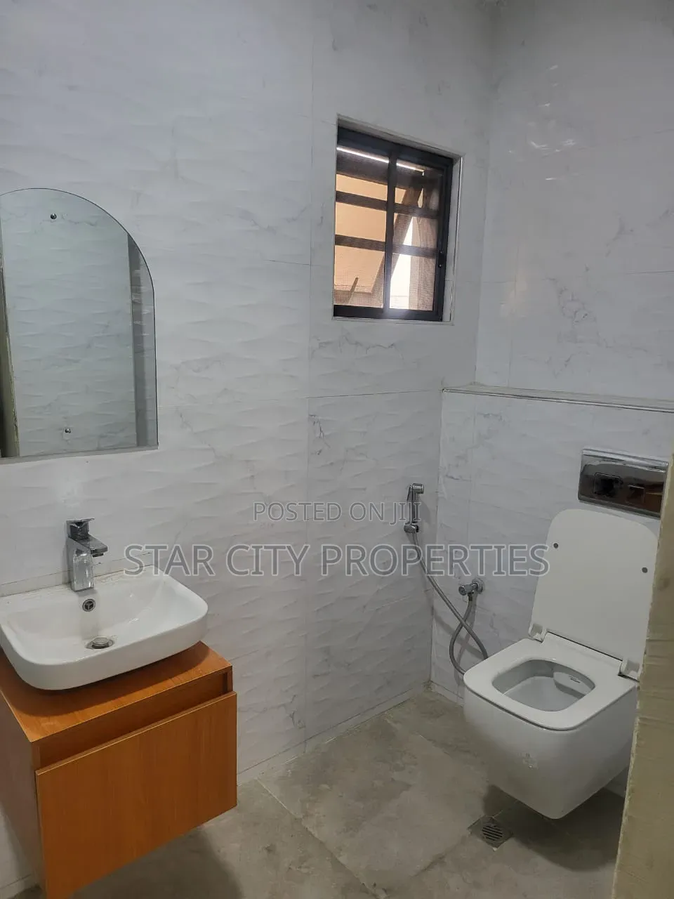 5bdrm Duplex in Mende Maryland for rent in Mende