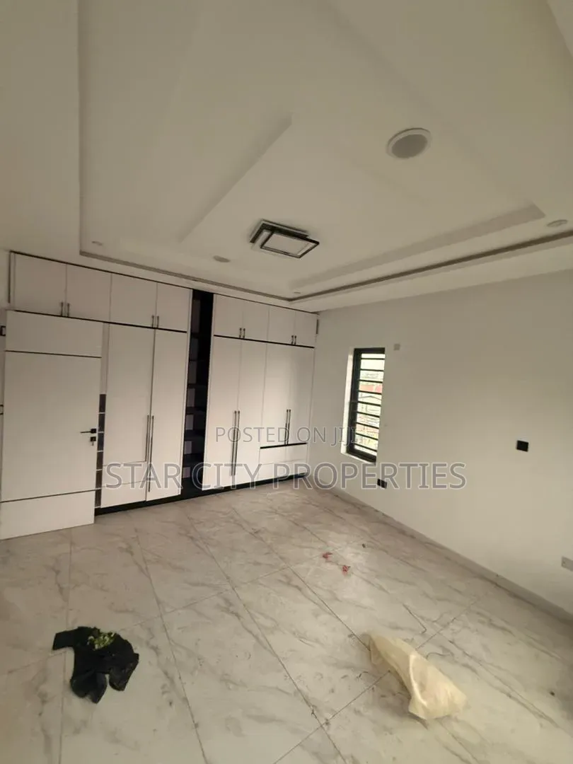4bdrm Duplex in Omole Phase 1 for sale in Omole Phase 1
