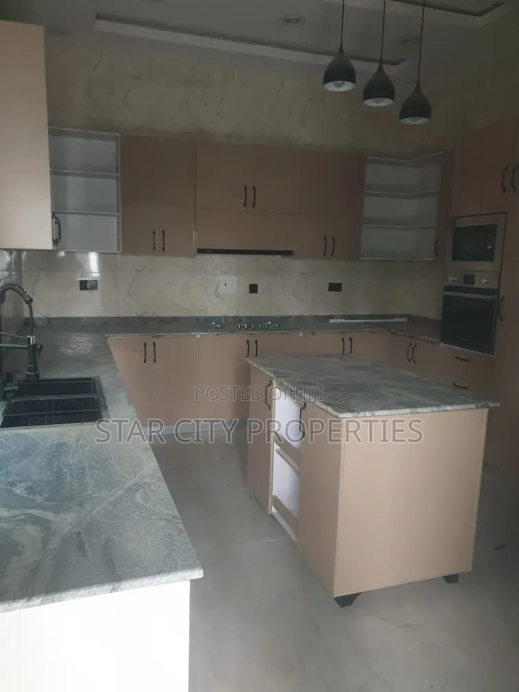 6bdrm Duplex in Magodo Phase 2 for sale in GRA Phase 2 Shangisha