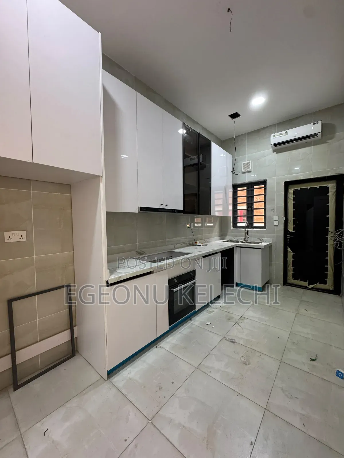4bdrm Townhouse/Terrace in Ahmadu Bello Way for sale in Ahmadu Bello Way