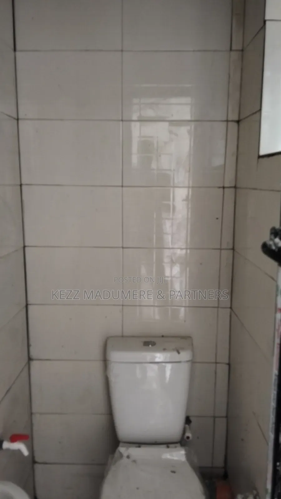 To Let : Sizeable Shop on Rumuola Major Road Ph in Rumuola