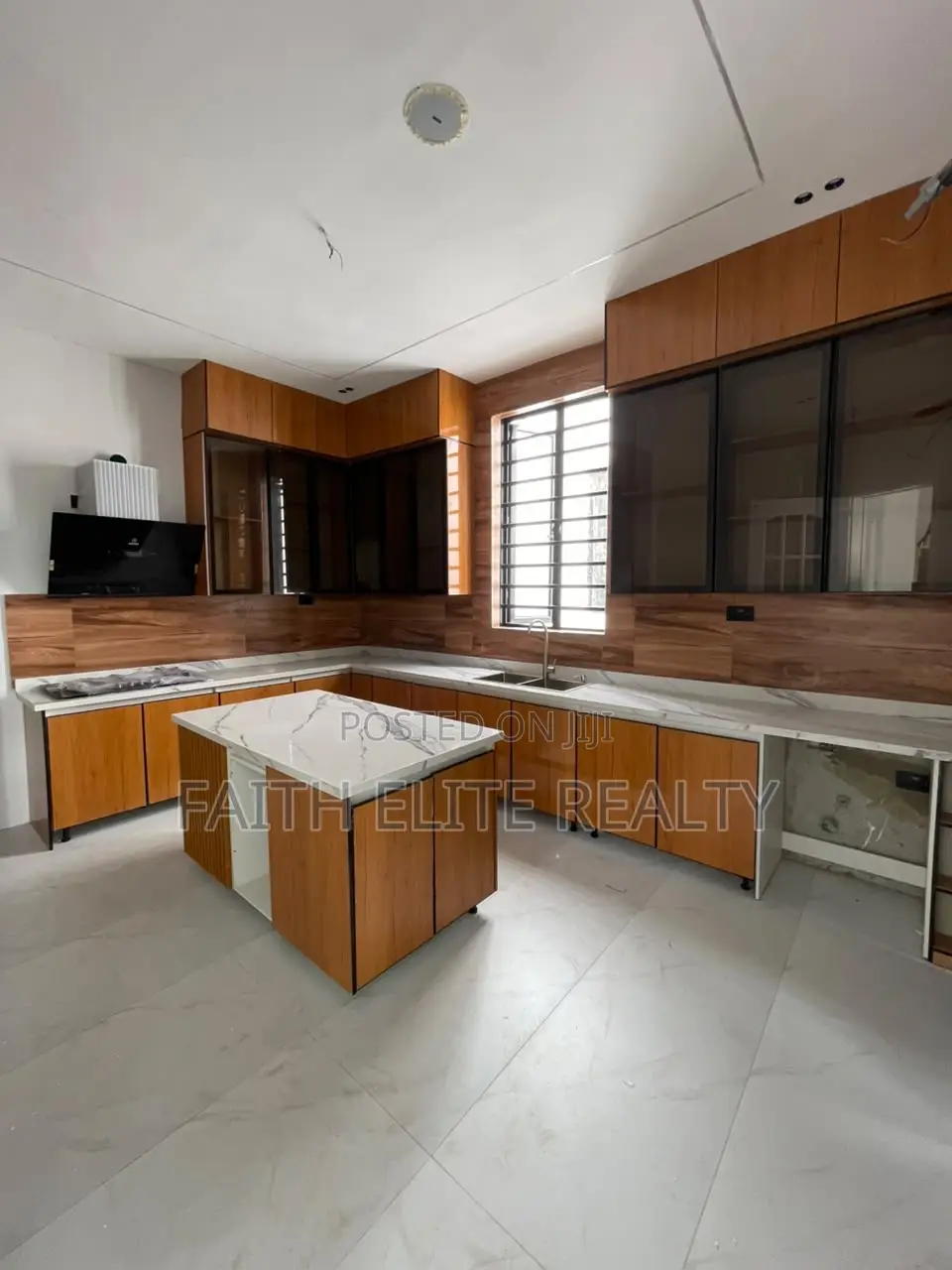 5bdrm House in Chevron for sale in Chevron