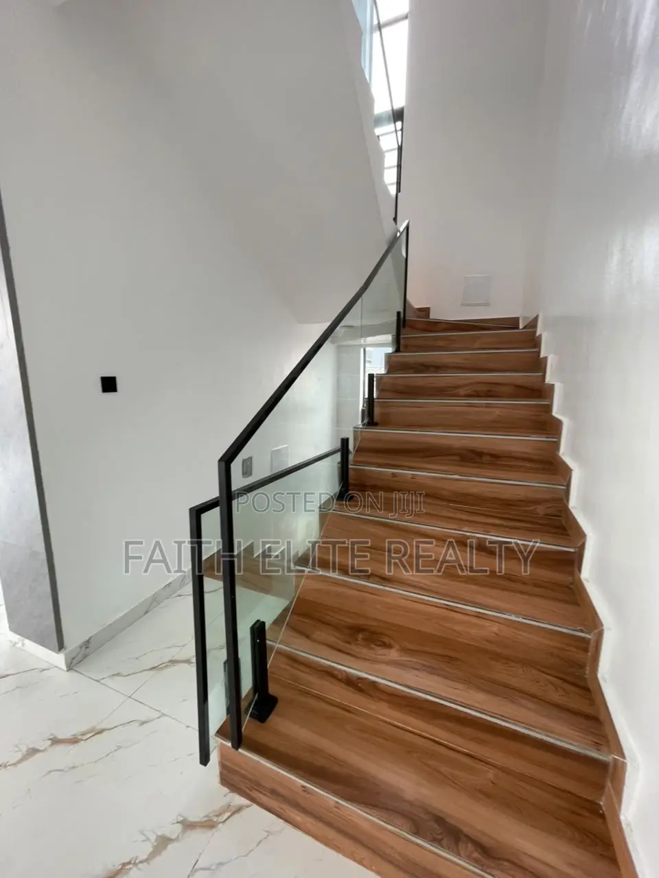 5bdrm House in Chevron for sale in Chevron