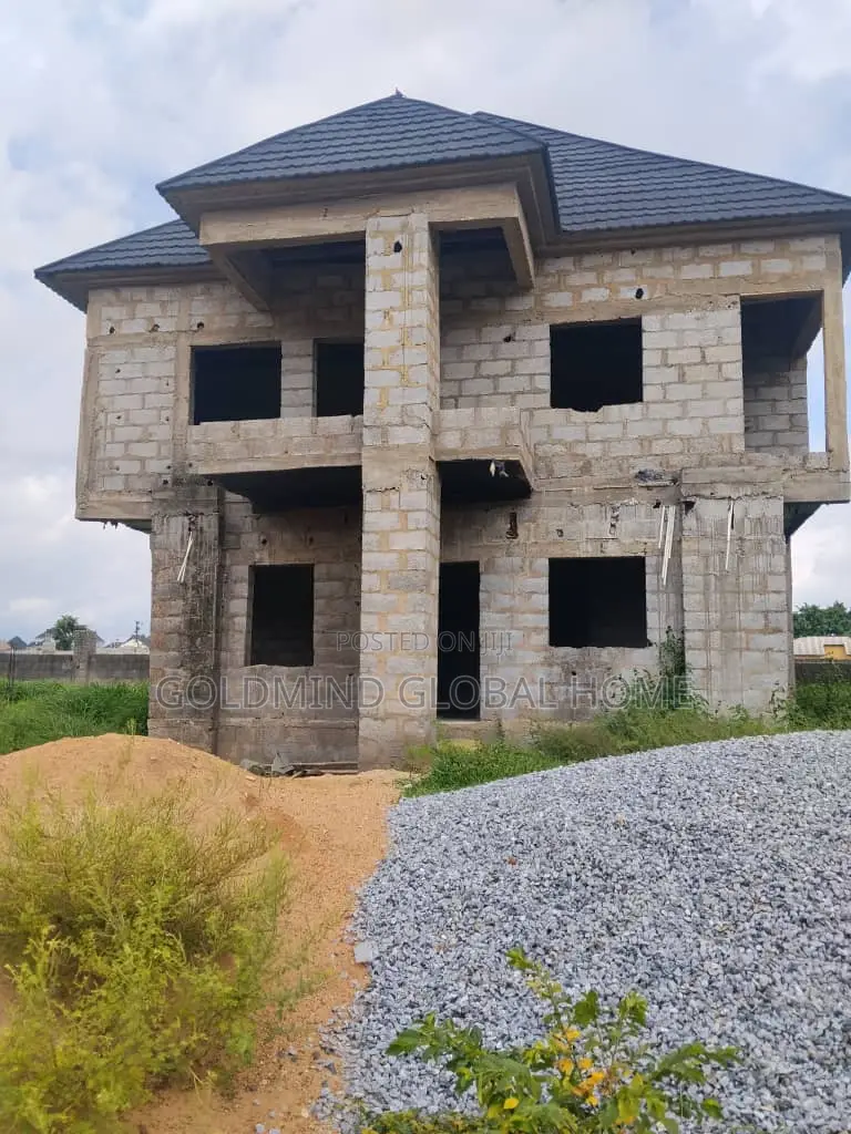 5bdrm Duplex in Lugbe District. for sale in Sabon Lugbe