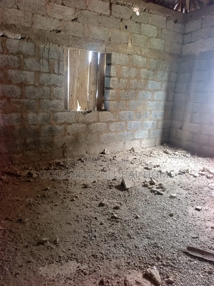 5bdrm Duplex in Lugbe District. for sale in Sabon Lugbe