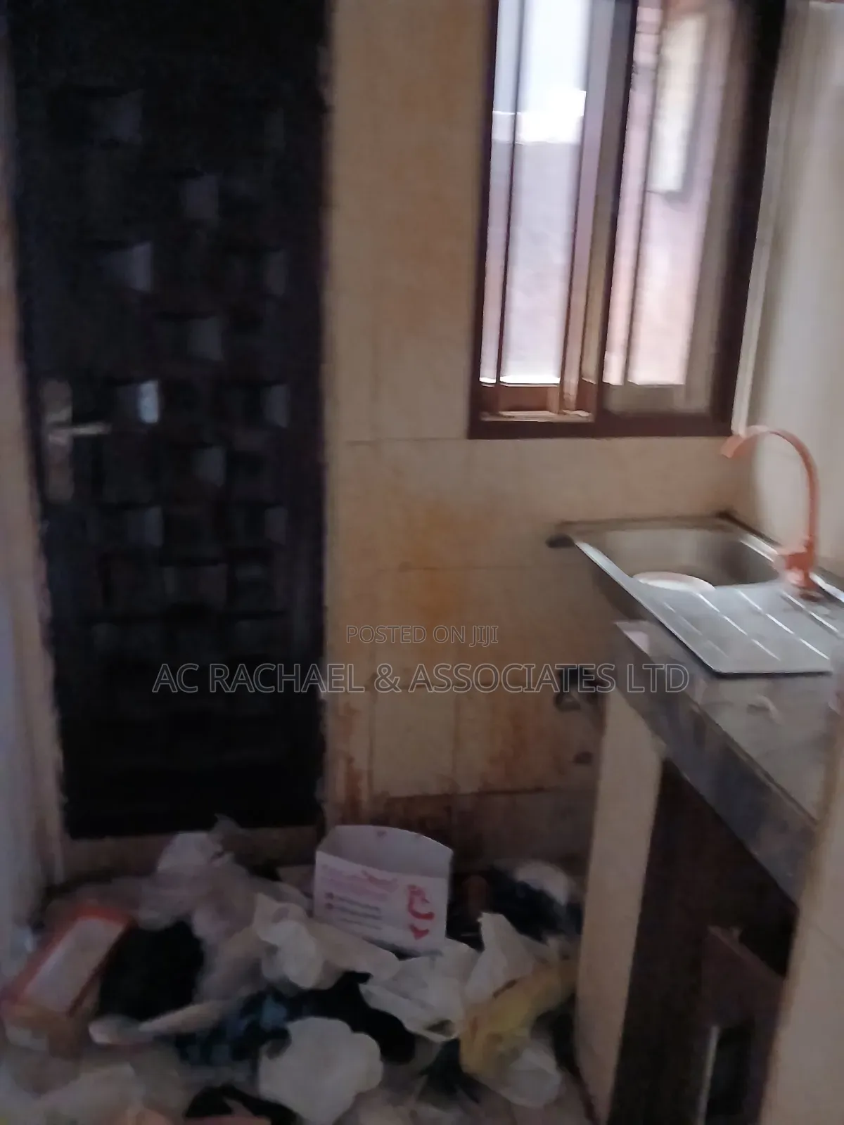 7bdrm House for Storage and Office Space in Ago Palace