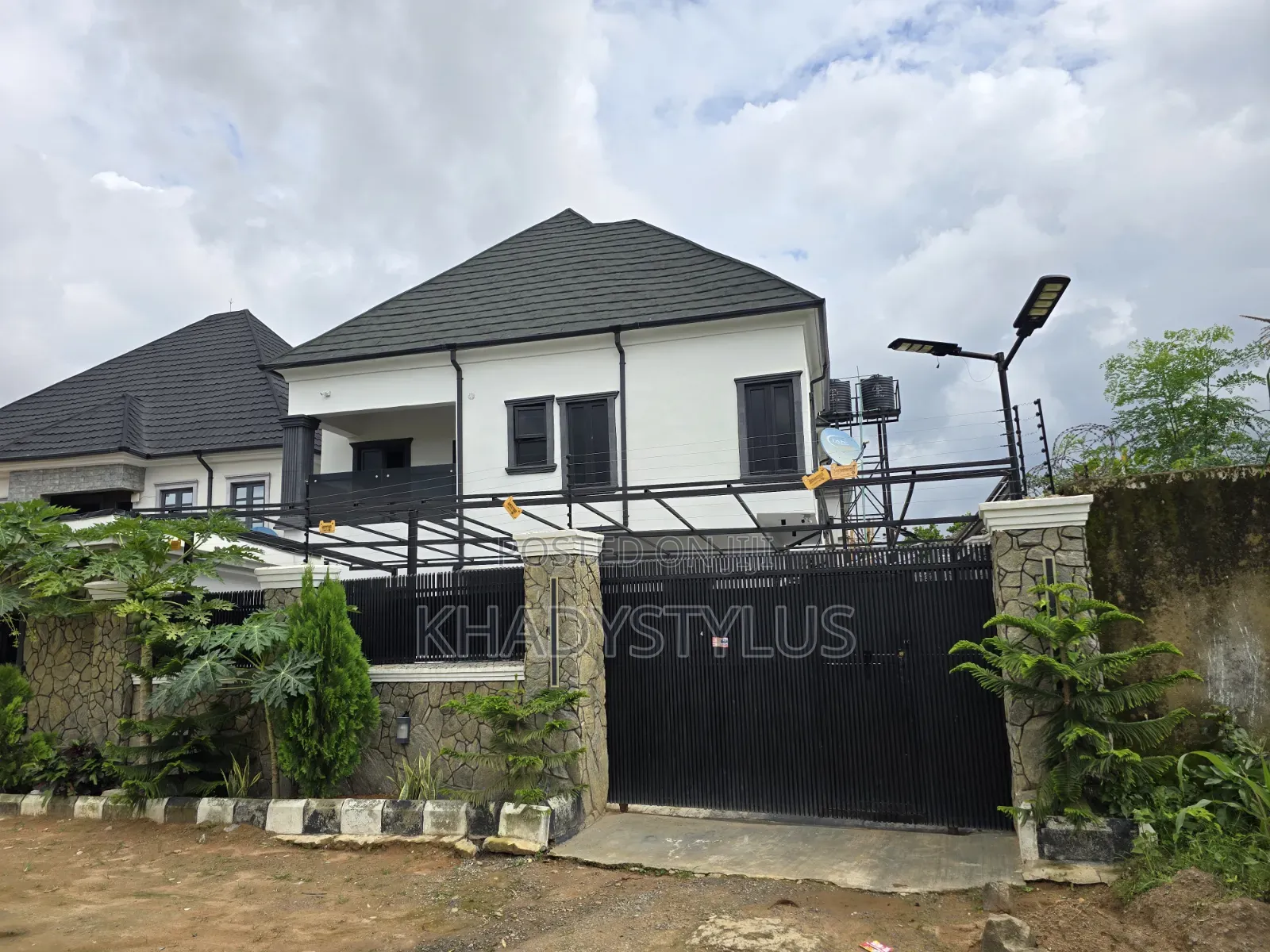 3bdrm Duplex in Ushafa for sale in Ushafa