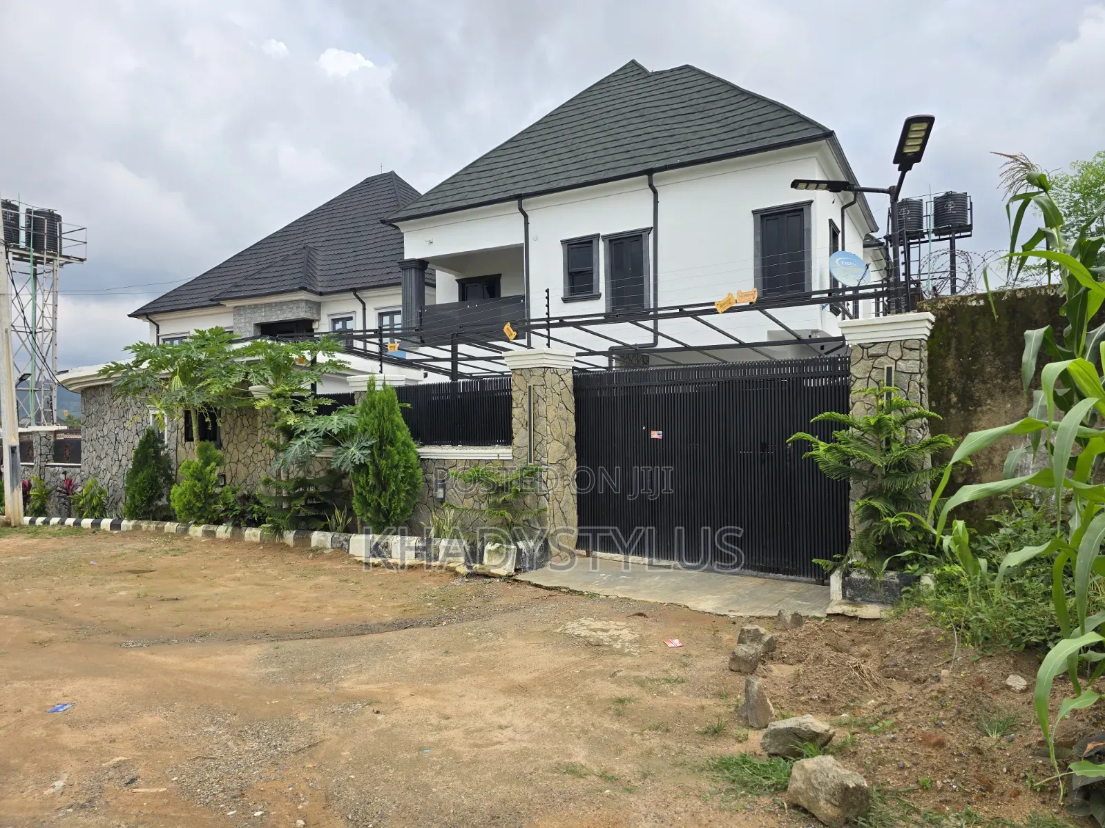 3bdrm Duplex in Ushafa for sale in Ushafa