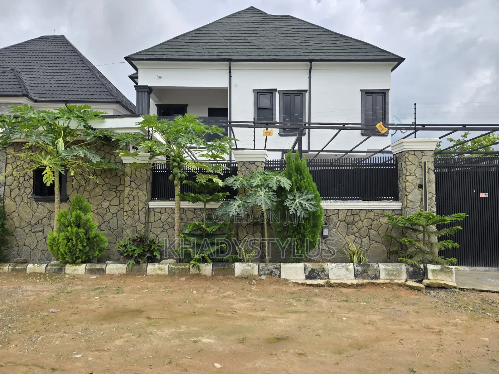 3bdrm Duplex in Ushafa for sale in Ushafa